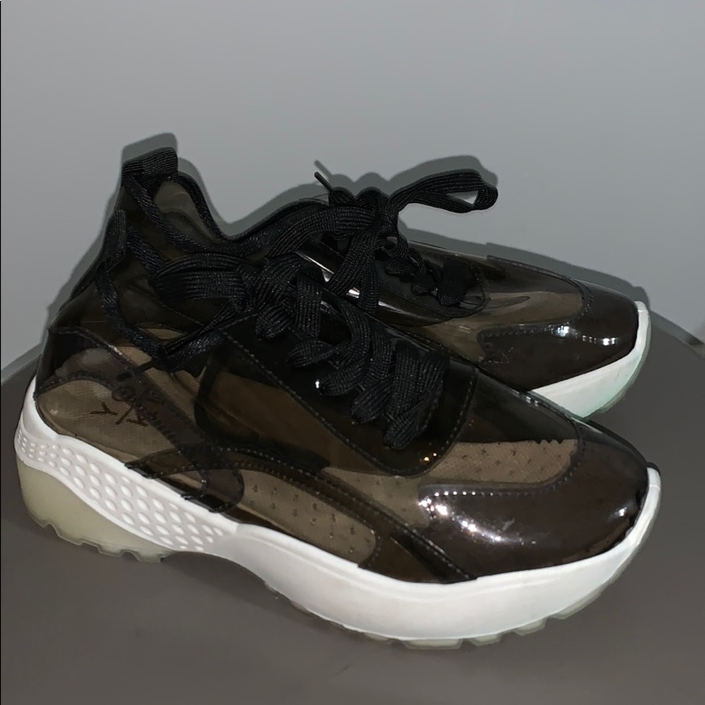 Yoki clear shoe size 8